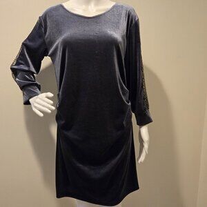 NWT Vicky & Lucas Gray Velvet Long Sleeved Dress M